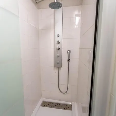 Appartement Bc Spacieux Et Atypique 3p, Vieille-ville Nice